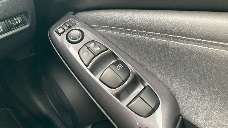 Nissan Juke 1.0 DiG-T 114 N-Connecta 5dr Petrol Hatchback